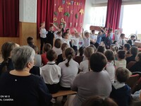 5 октября в нашей школе был проведён праздничный концерт посвященный Дню учителя. В нём приняли участие ученики 1- 10 классов и учителя.
